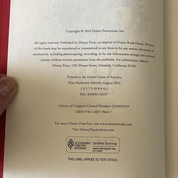 School of Secrets: CJ's Treasure Chase (Disney Descendants) Reading Book Fiction - Picture 14 of 14